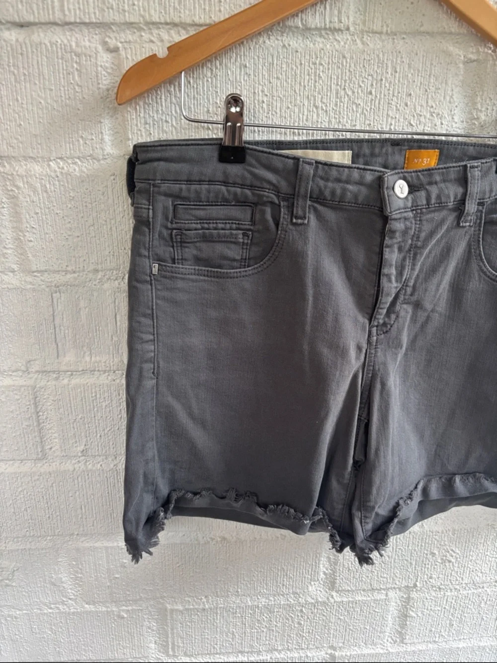 Anthropologie Pilcro Charcoal Frayed Hem Denim Shorts sz 31 - Picture 2 of 7